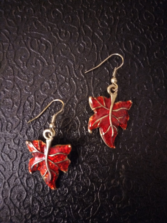 Bijoux boucle d'oreilles feuilles de seconde main | Design and Company