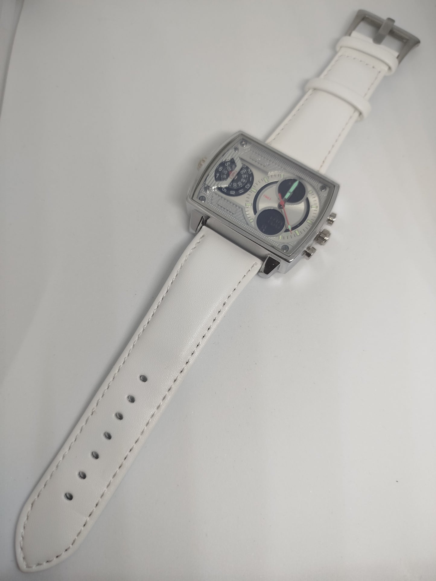 Montre foxbox RE- 34950 modèle blanche ( neuve ) | Design and Company
