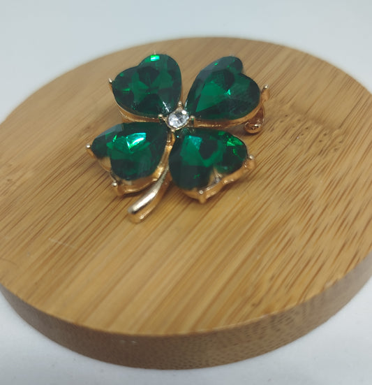 Broche trèfle st Patrick neuve | Design and Company