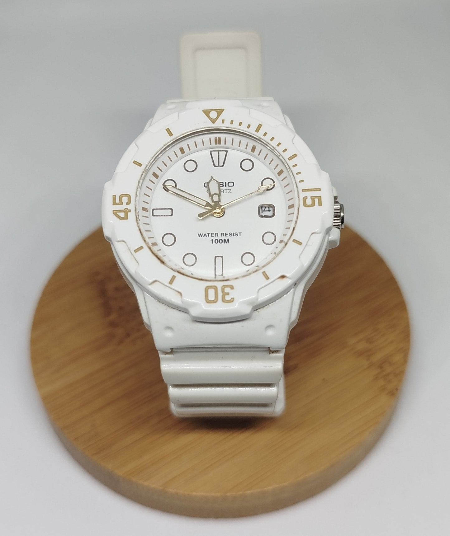 Montre casio femme neuve