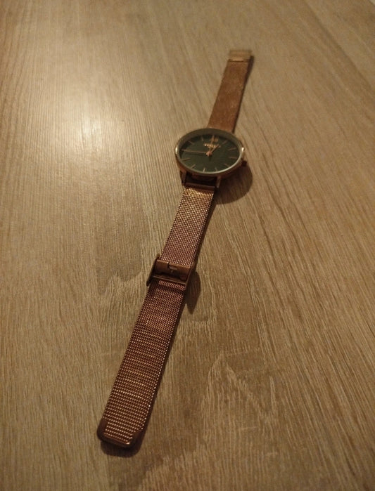 Montre femme Smithfield rose gold cadran noir | Design and Company