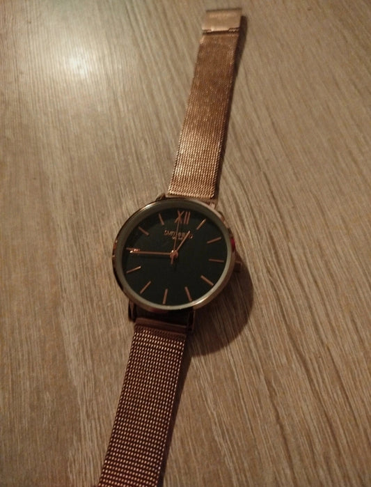 Montre femme Smithfield rose gold cadran noir | Design and Company