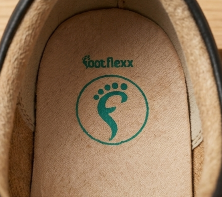 Chaussure footflexx en cuir noir femme