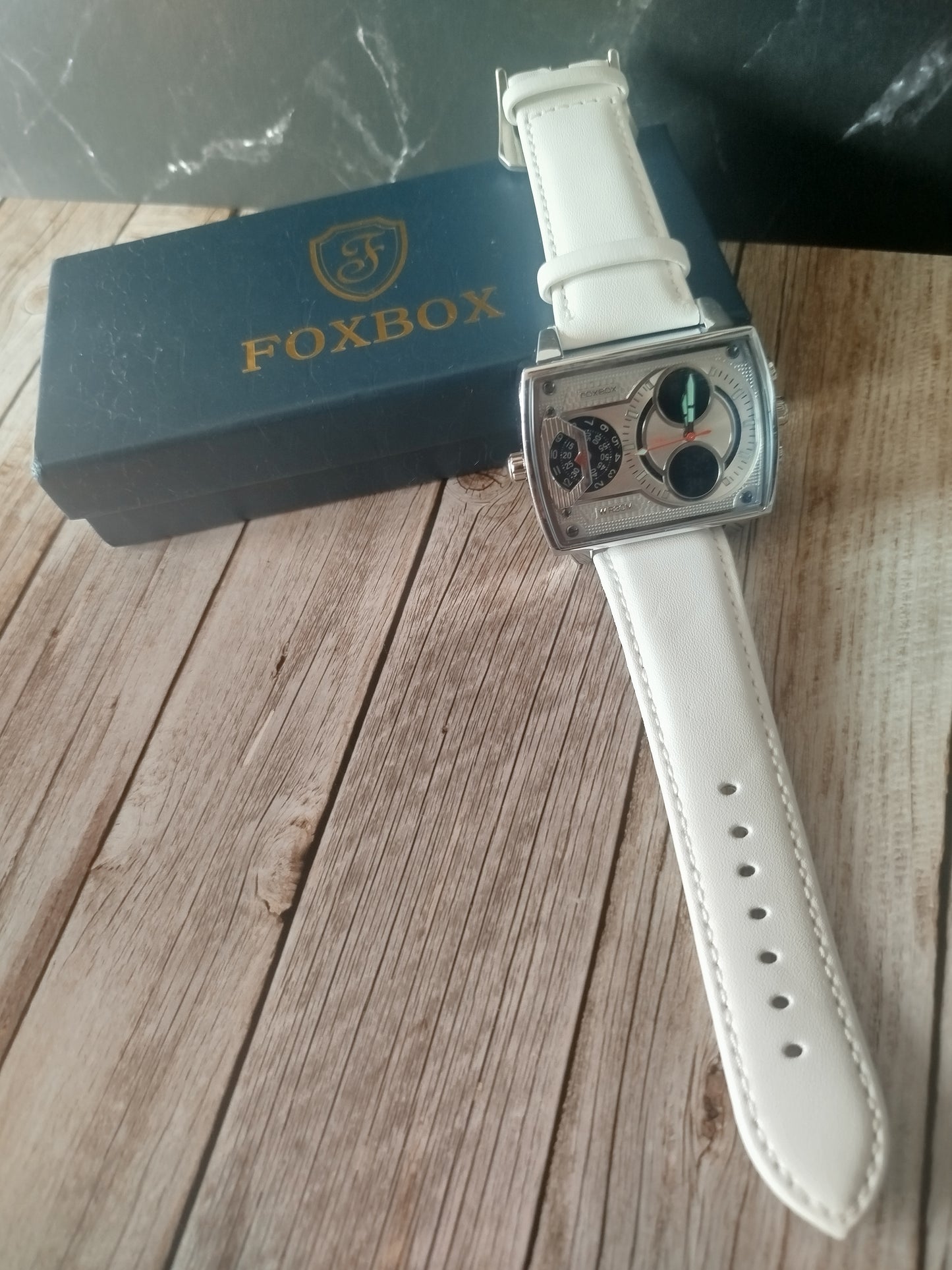Montre foxbox RE- 34950 modèle blanche ( neuve )