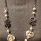 Collier fantaisie perles et décorations.