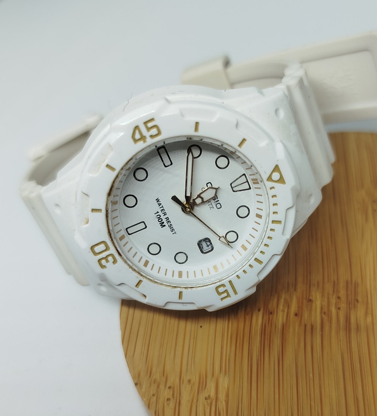 Montre casio femme neuve