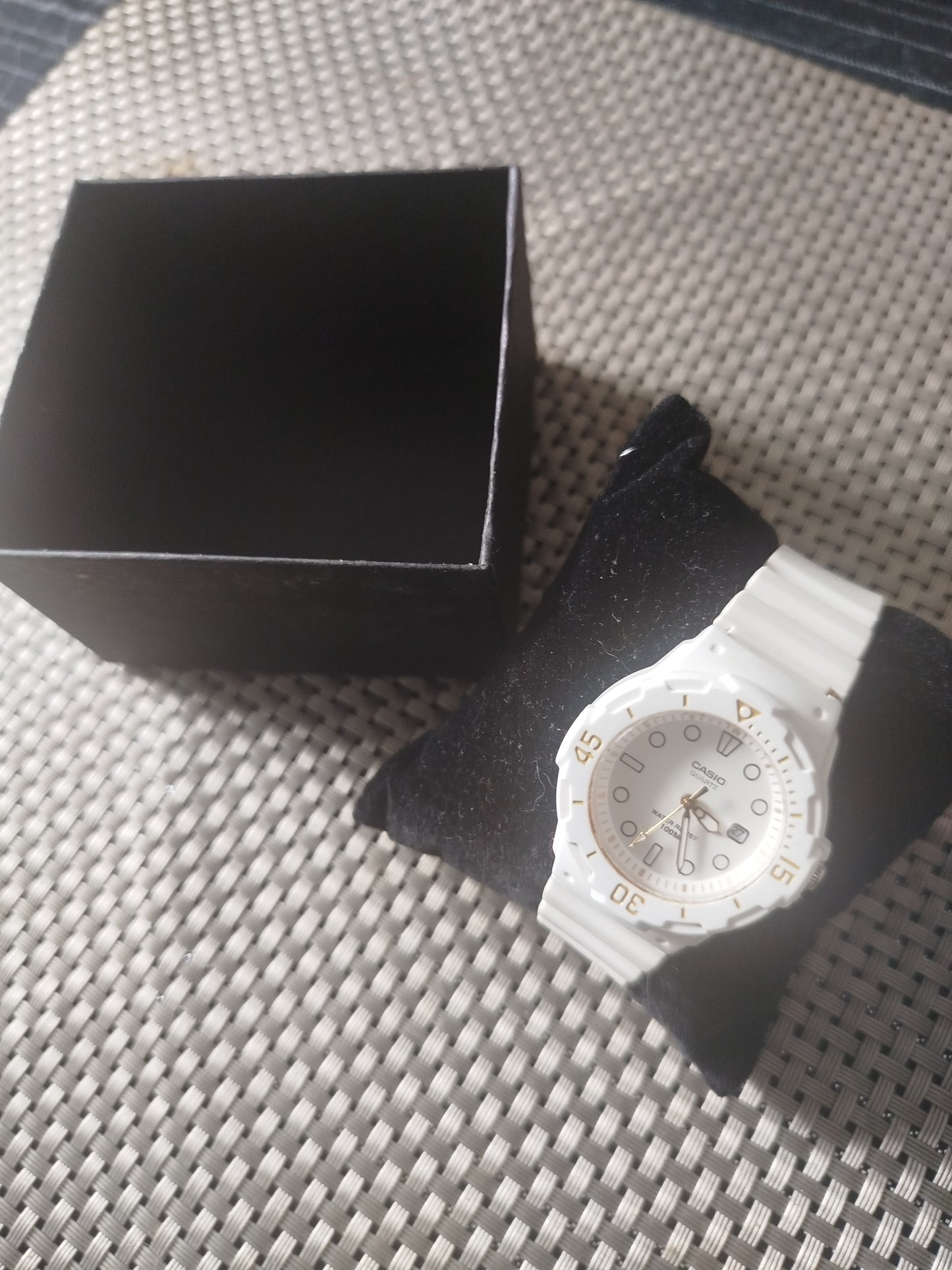 Montre casio femme neuve
