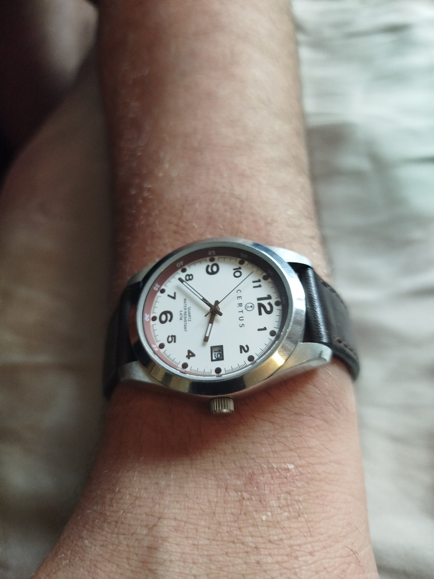 Montre certus homme de seconde main , bracelet cuir d'origine .