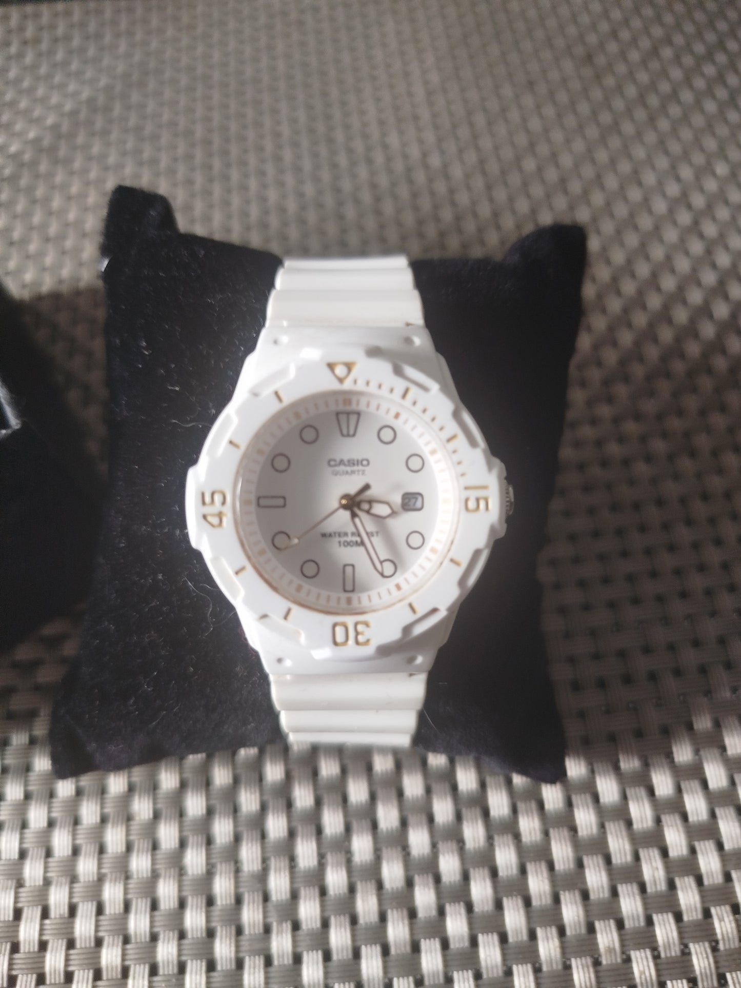Montre casio femme neuve