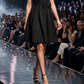 Robe noir avec petit noeud à la taille 