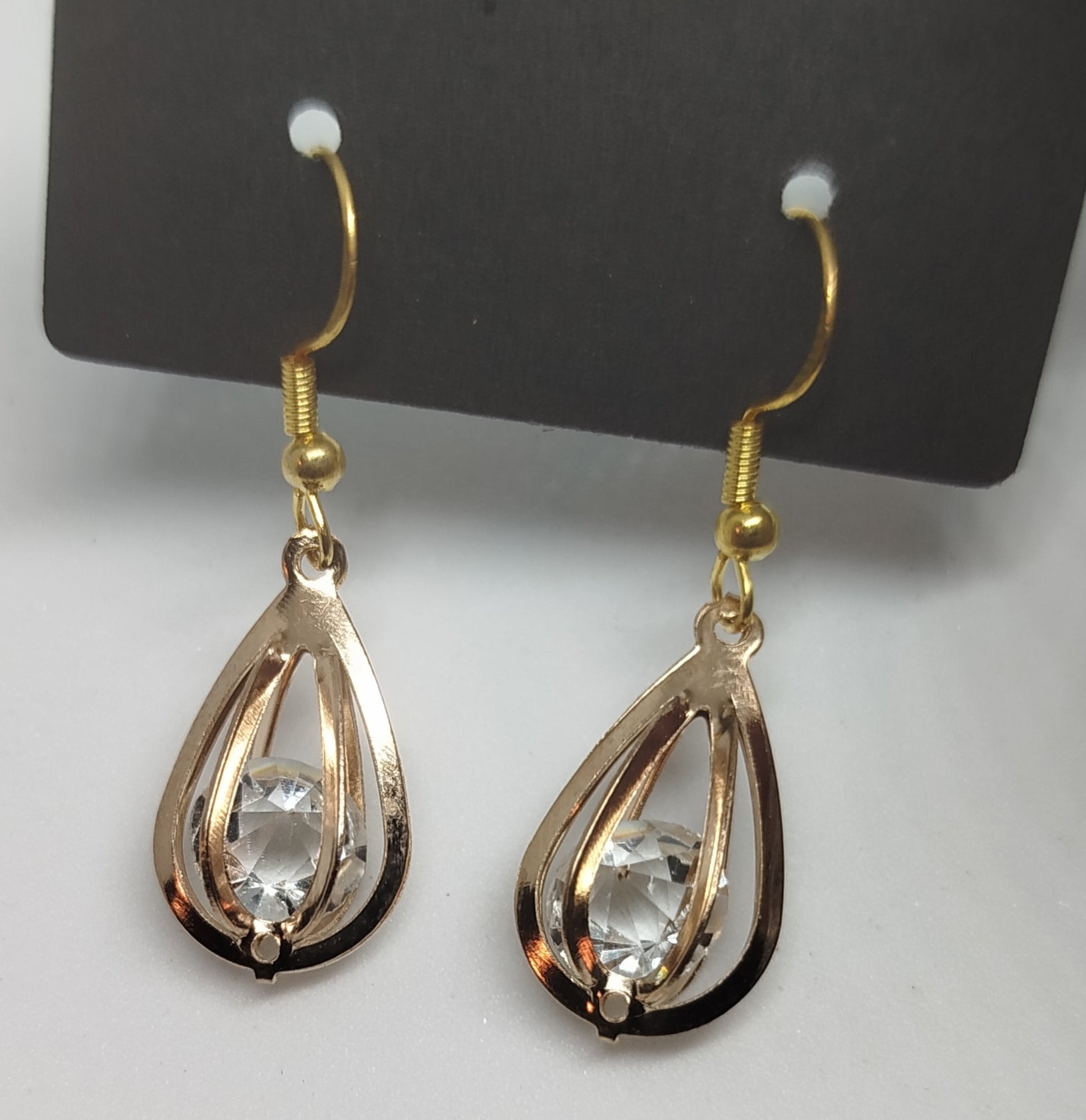 Boucles d'oreilles femme neuve pendantes 