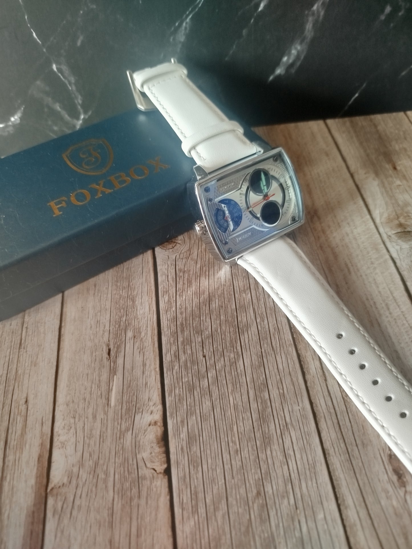 Montre foxbox RE- 34950 modèle blanche ( neuve )