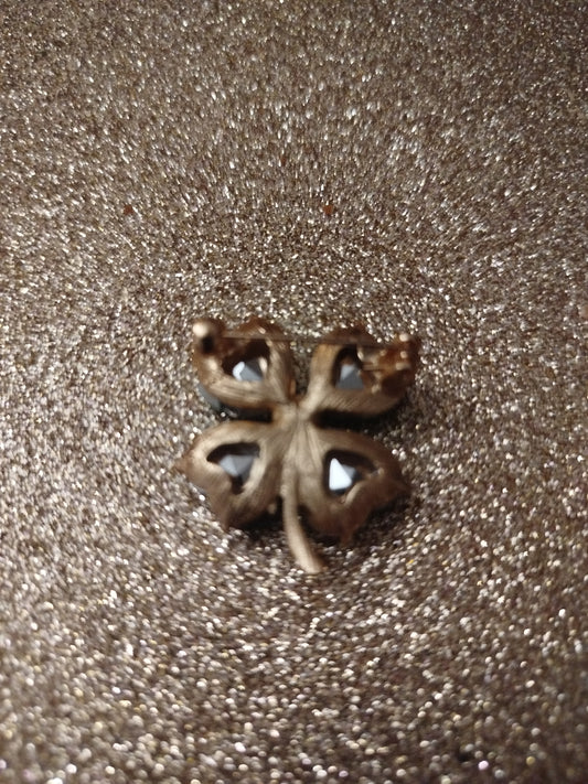 Broche trèfle st Patrick neuve .