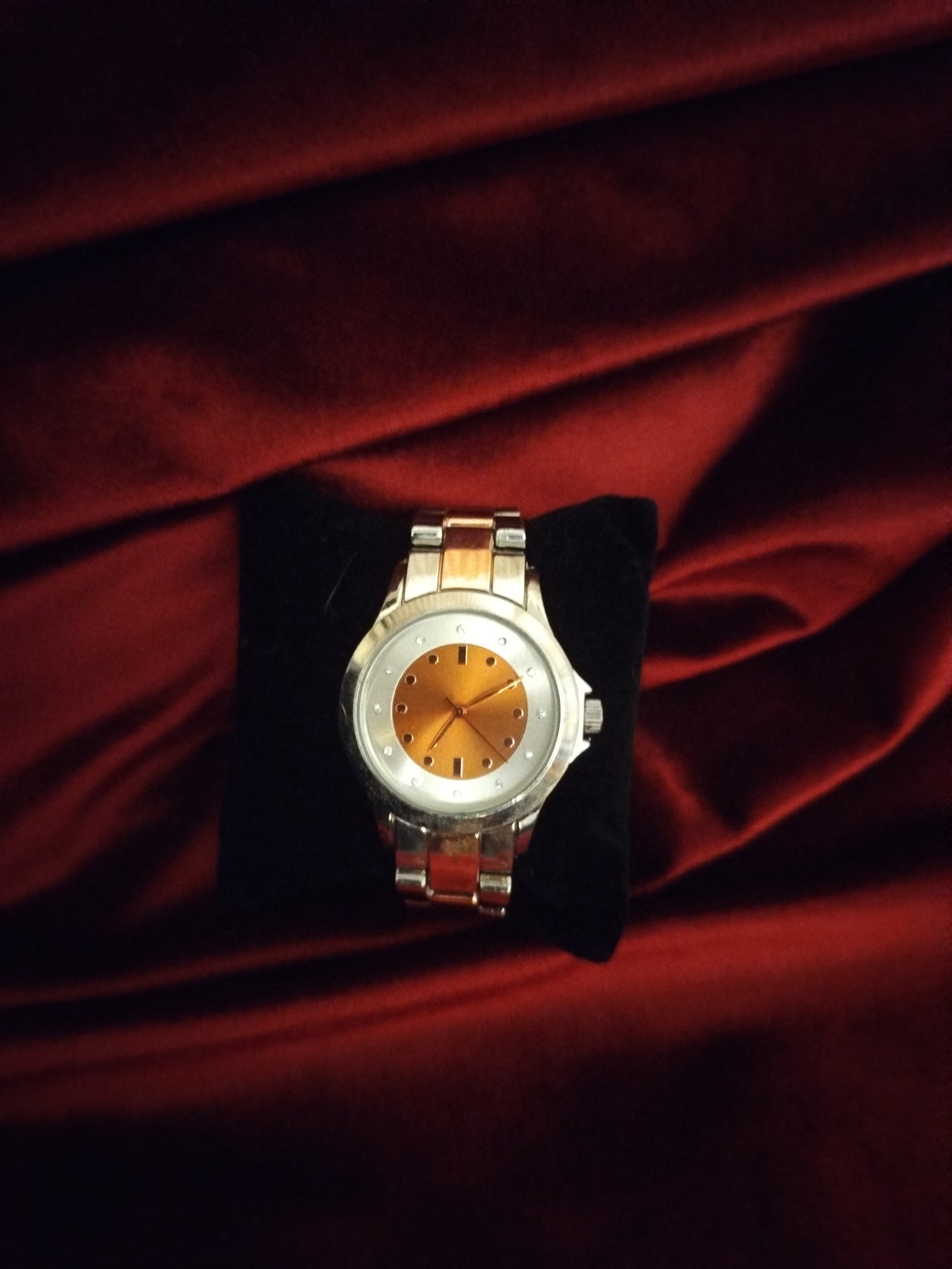 Montre femme de seconde main orange et silver .