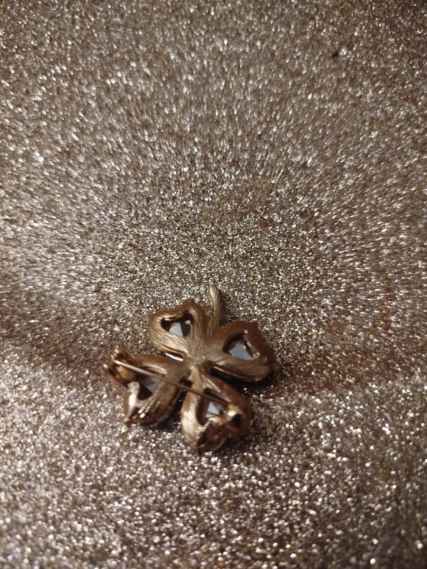 Broche trèfle st Patrick neuve .