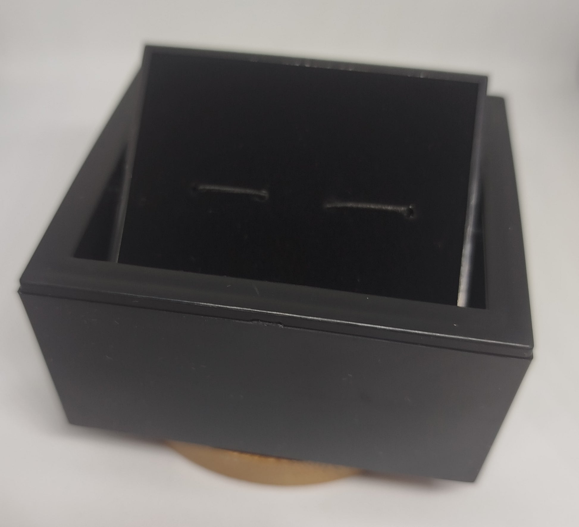 Boîte de rangement/transport pour boutons de manchettes 