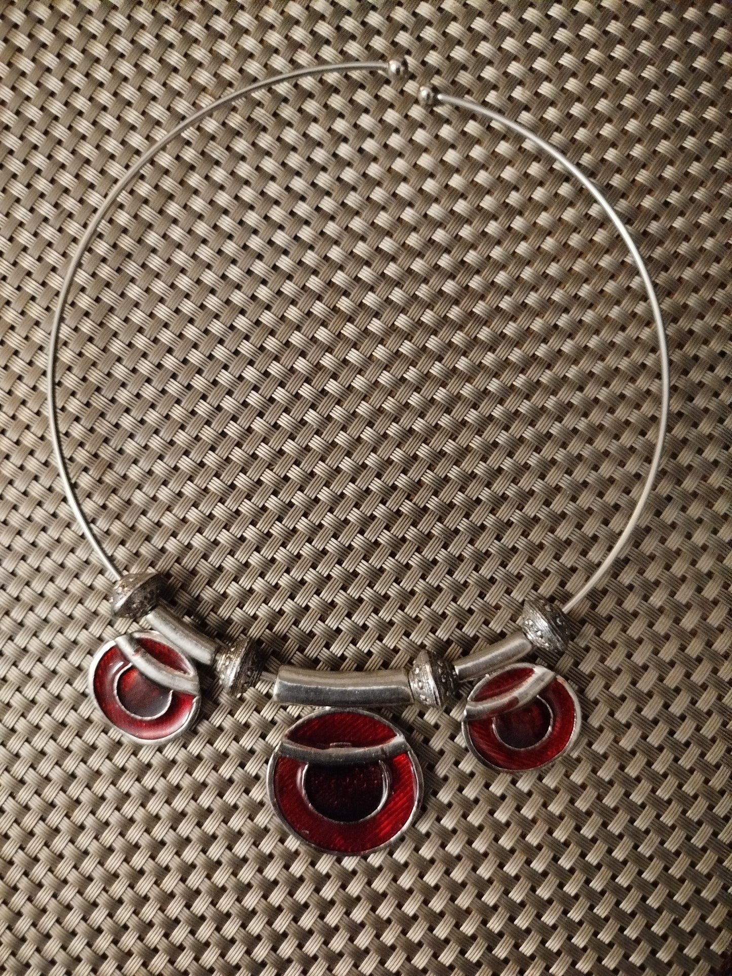 Collier seconde main formes rondes rouge