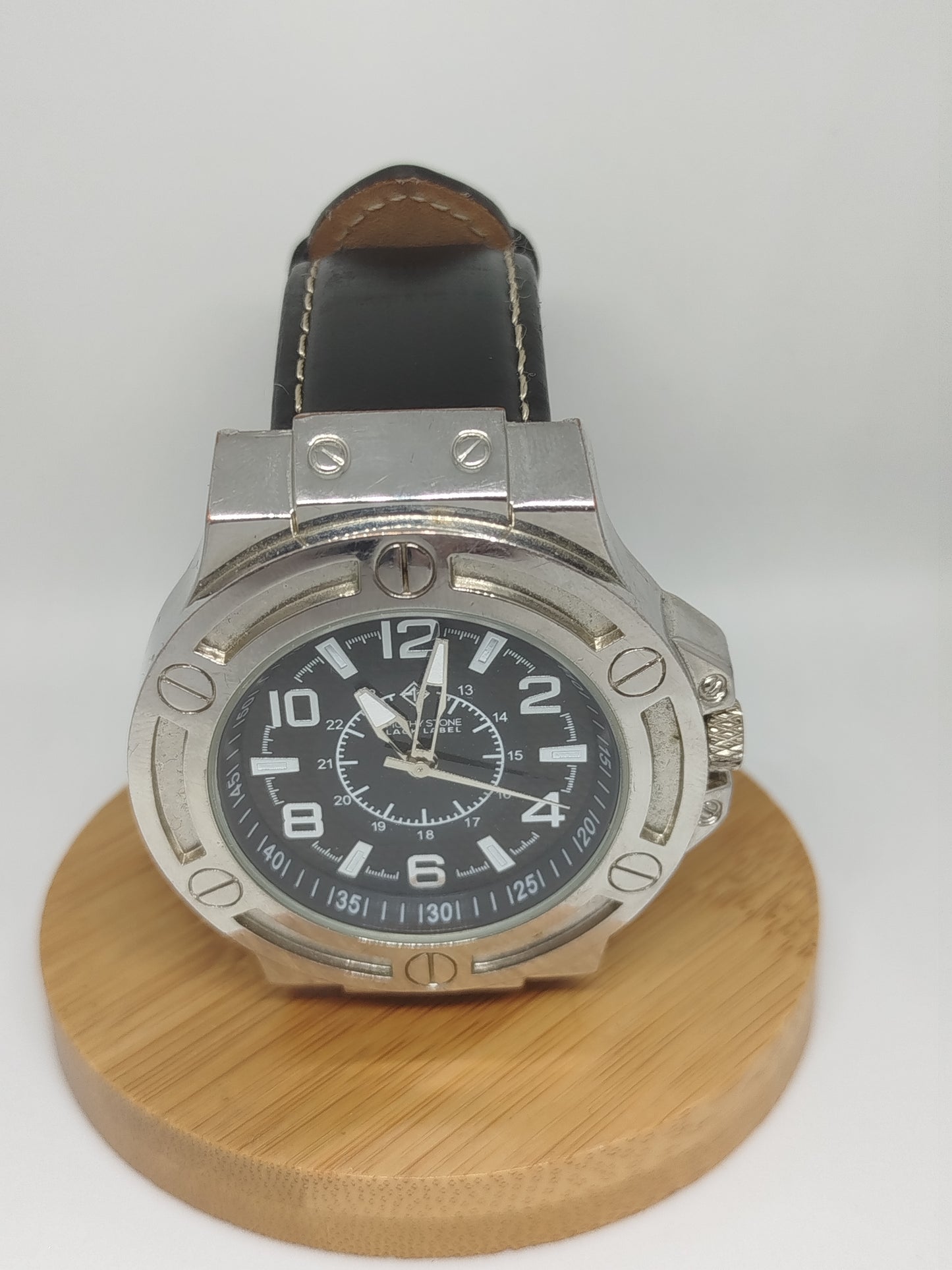 Montre Timothy stones 